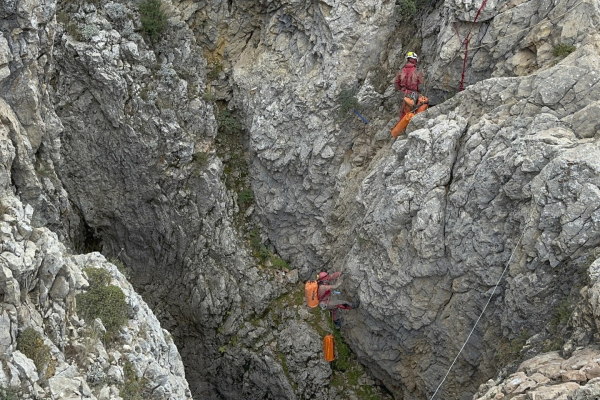 Thám hiểm hang động Thổ Nhĩ Kỳ, người đàn ông mắc kẹt ở độ sâu 1.000 mét -0