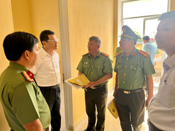 Thừa Thiên Huế đưa vào hoạt động nhiều trụ sở Công an xã vừa hoàn thành xây mới -0