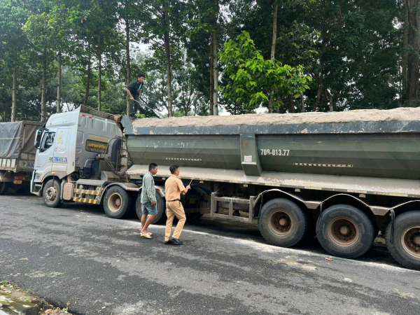 Quyết liệt xử lý vi phạm quá tải, quá khổ -0