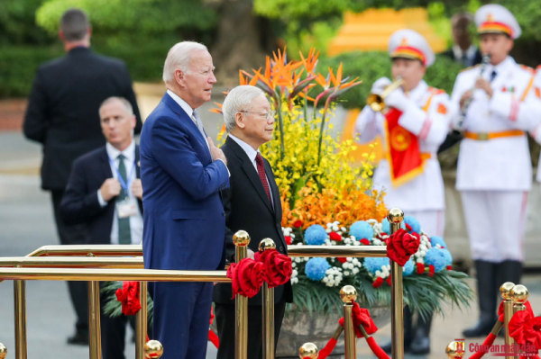 Món quà độc đáo tặng Tổng thống Joe Biden và thông điệp của dân tộc Việt Nam -0