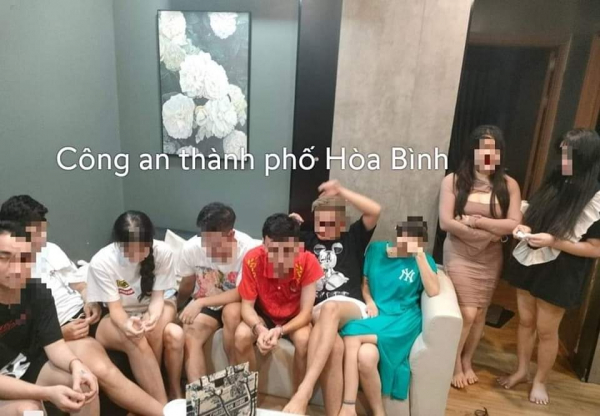 Phát hiện 9 người dương tính với ma túy tại căn hộ  -0