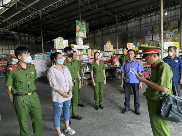 Khởi tố, bắt tạm giam bị can về hành vi mua bán hàng cấm -0