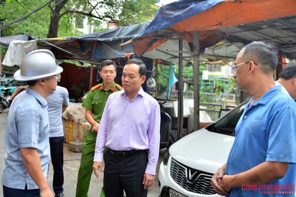 Phó Thủ tướng Trần Lưu Quang đến hiện trường, chỉ đạo giải quyết vụ cháy đặc biệt nghiêm trọng -0