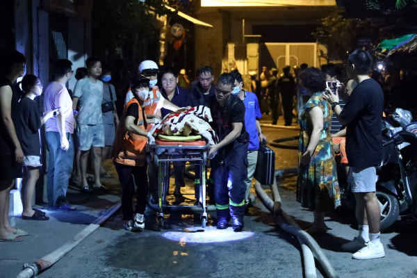 19 nạn nhân trong vụ cháy chung cư mi ni cấp cứu tại Bệnh viện Bạch Mai, 2 người tử vong ngoại viện -0