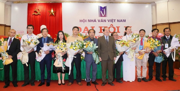 Lần đầu tiên tổ chức Hội nghị đại biểu nhà văn lão thành Việt Nam  -0