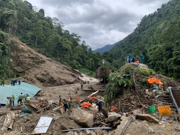 Lào Cai: Huy động hàng trăm CBCS cứu nạn người dân trong mưa lũ -0