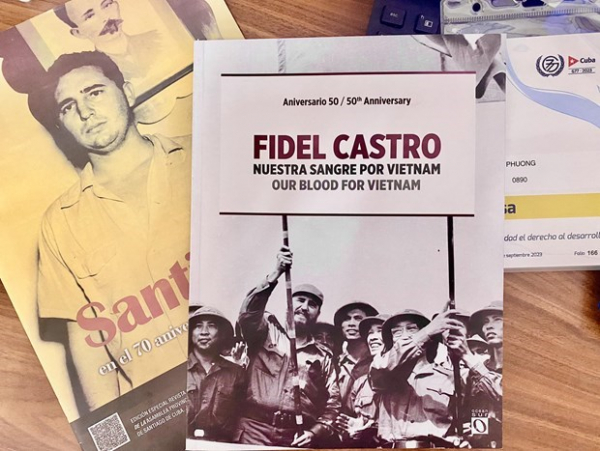 Sách về chuyến thăm đầu tiên của lãnh tụ Fidel Castro tới Việt Nam -0
