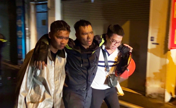 4 Cảnh sát PCCC Công an quận Hà Đông bị thương khi làm nhiệm vụ chữa cháy ở Khương Hạ -0