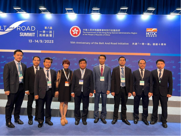Hoan nghênh và chào đón các nhà đầu tư quốc tế tới đầu tư tại Việt Nam -0
