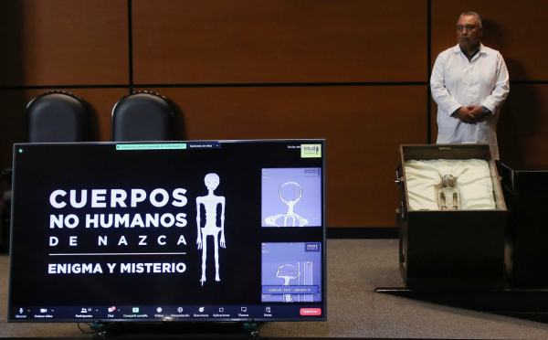 Hài cốt bị nghi của người ngoài hành tinh được trình diện Quốc hội Mexico -0
