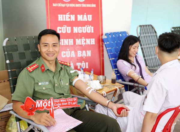 Chương trình hiến máu tình nguyện với chủ đề “Giọt hồng Công an Ninh Bình” đợt 2 năm 2023 -3