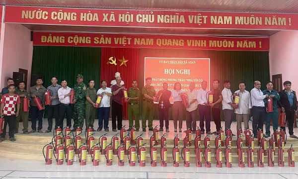 Xã đầu tiên ở Quảng Nam có 100% hộ dân trang bị bình chữa cháy -0