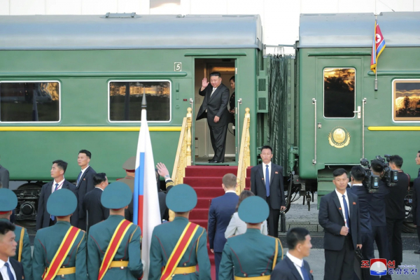 Chủ tịch Triều Tiên đến thăm nhà máy sản xuất máy bay Nga -0