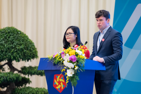 160920230326-dan-carden-+-hà-ánh-phượng.jpg -0