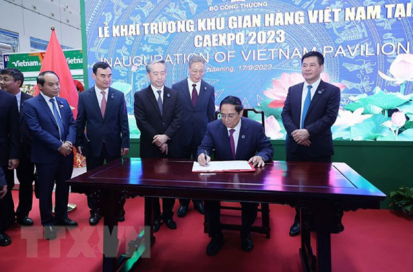 Mong muốn Việt Nam thành điểm trung chuyển hàng hóa ASEAN-Trung Quốc -0