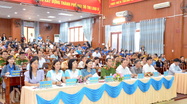 Chương trình “Gia đình có trách nhiệm thực hiện an toàn giao thông” -0