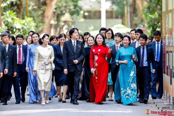 Hoàng Thái tử Nhật Bản và Công nương vào lăng viếng Chủ tịch Hồ Chí Minh, thăm nhà sàn Bác Hồ -0