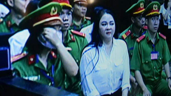 Bà Nguyễn Phương Hằng từ chối xin lỗi ca sĩ Đàm Vĩnh Hưng -1