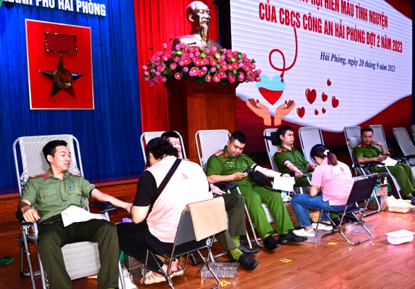 Gần 500 CBCS Công an Hải Phòng, Quảng Ninh tham gia hiến máu tình nguyện -0
