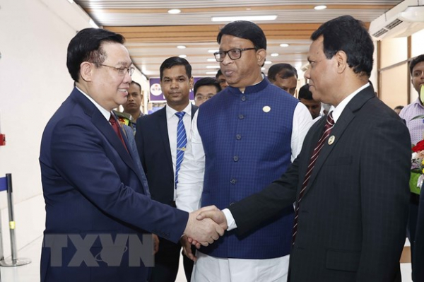 Chủ tịch Quốc hội đến Dhaka, bắt đầu thăm chính thức CHND Bangladesh -0