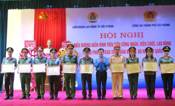 Hải Phòng biểu dương điển hình tiên tiến phong trào “Toàn dân bảo vệ an ninh Tổ quốc” trong công nhân -0