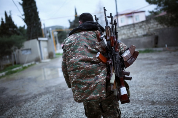 Dân quân Armenia ở Nagorno-Karabakh giao nộp vũ khí -0