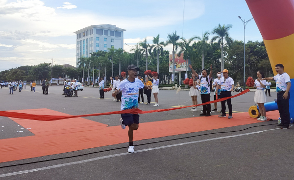 600 người tham gia chạy bộ vì người khuyết tật -0
