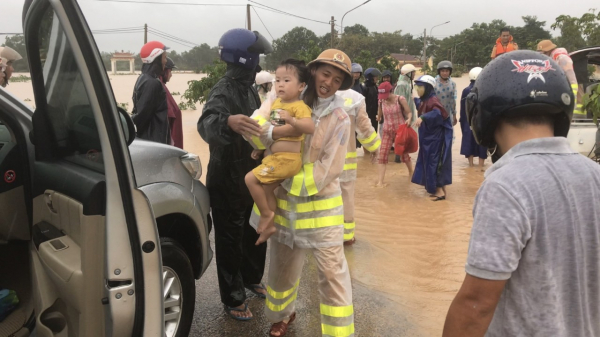 Công an Quảng Trị sẵn sàng giúp dân ứng phó với mưa lũ -0