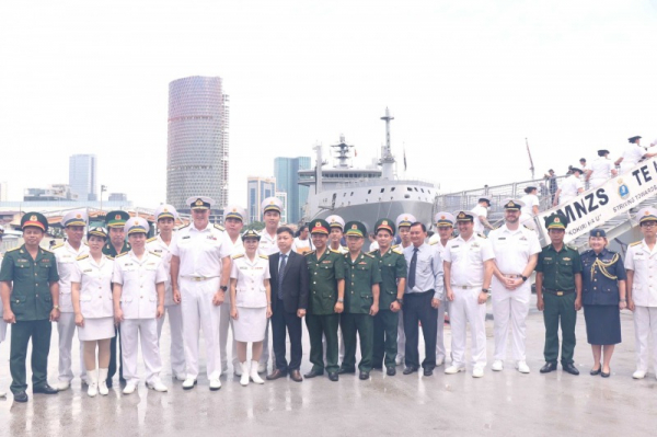 Naval ships of New Zealand visit Vietnam -0