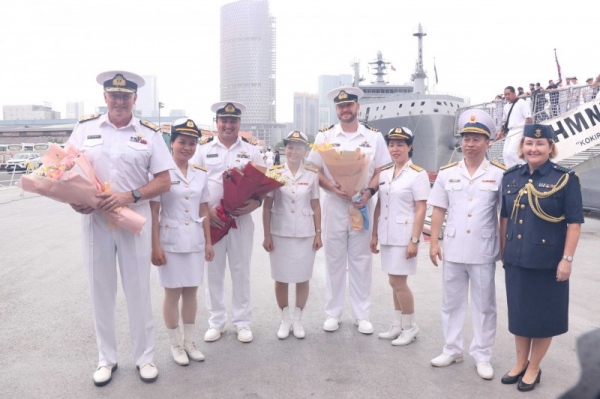 Naval ships of New Zealand visit Vietnam -0