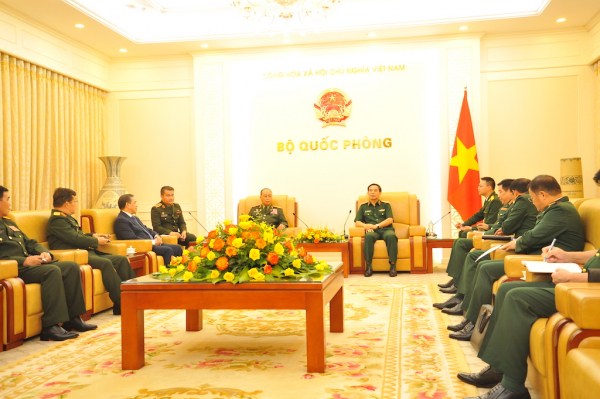 Đại tướng Phan Văn Giang tiếp Chủ nhiệm Tổng cục Chính trị Quân đội nhân dân Lào -0