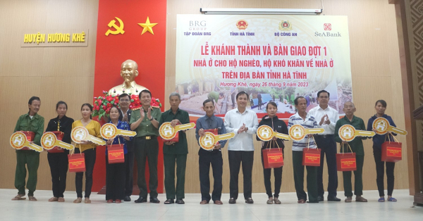 Thứ trưởng Lương Tam Quang dự lễ khánh thành nhà cho người nghèo tại Hà Tĩnh -0