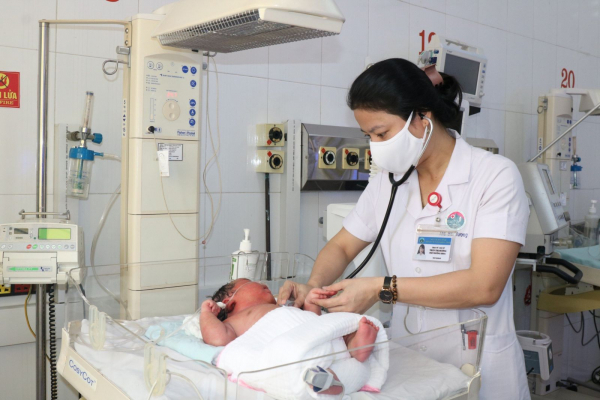 Em bé 6,1kg chào đời ở Hà Tĩnh -0