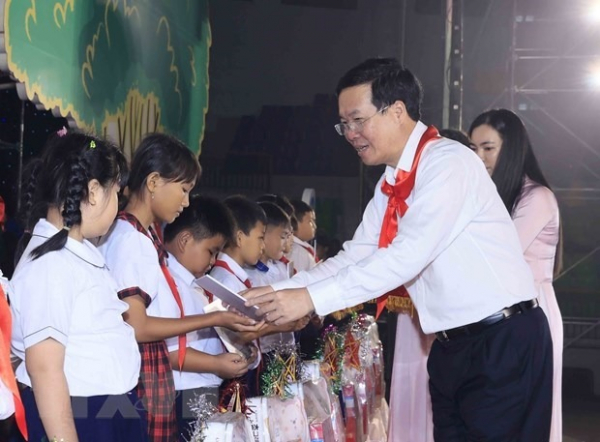 President attends mid-autumn event in Binh Phuoc -0