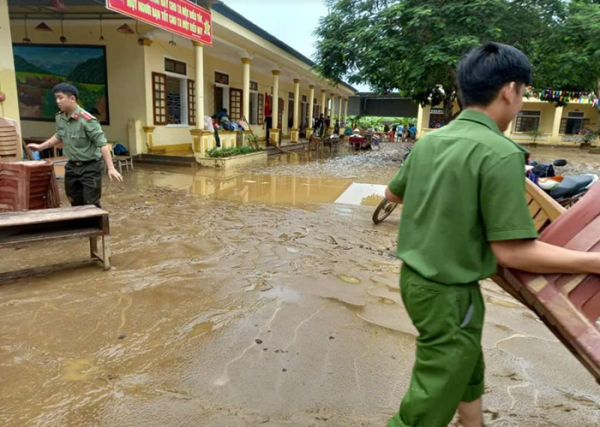 Công an tỉnh Nghệ An tập trung ứng phó và khắc phục hậu quả của lũ lụt -0