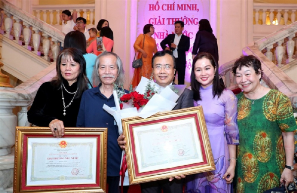 Vì sao hơn 100 tác giả giải thưởng Hồ Chí Minh, giải thưởng Nhà nước chưa nhận được tiền thưởng? -0