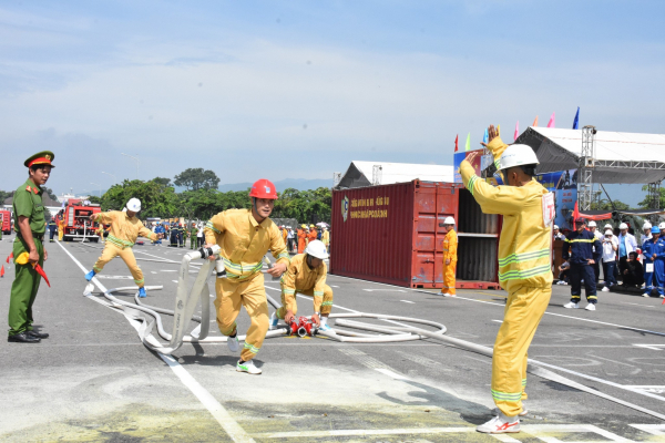 Bà Rịa-Vũng Tàu: Gần 400 vận động viên tham gia Hội thi nghiệp vụ chữa cháy và CNCH  -0
