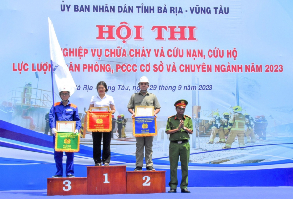 Bà Rịa-Vũng Tàu: Gần 400 vận động viên tham gia Hội thi nghiệp vụ chữa cháy và CNCH  -2