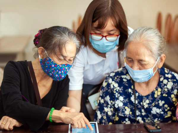 nghề viết hồi ký cho người già đang khá thịnh hành-ảnh hà đan- báo tiền phong copy.jpg -1