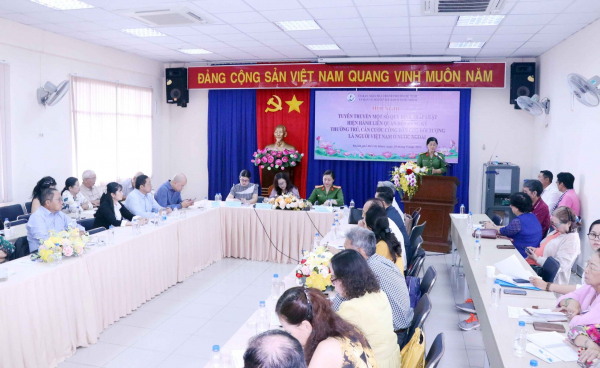 Tuyên truyền quy định đăng ký thường trú và làm CCCD cho người Việt Nam ở nước ngoài -0