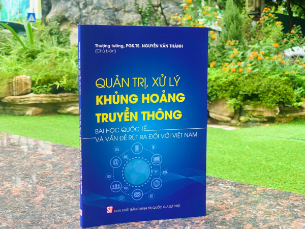 Ra mắt sách của nguyên Thứ trưởng Nguyễn Văn Thành -0
