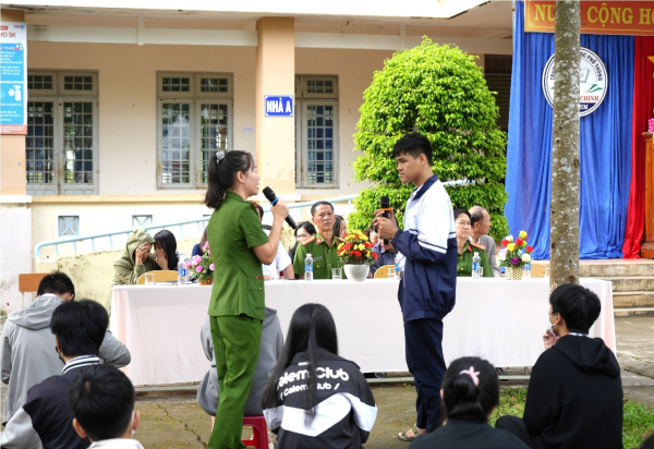 Tuyên truyền pháp luật đến học sinh trên địa bàn tỉnh Kon Tum  -0