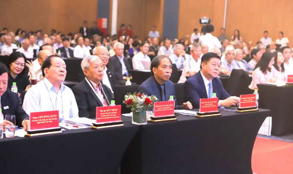Chủ tịch nước Võ Văn Thưởng dự Hội nghị nhà văn lão thành Việt Nam lần thứ Nhất tại Hải Phòng -0