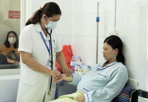 Thai phụ mắc sốt xuất huyết, nguy cơ biến chứng rất cao -0