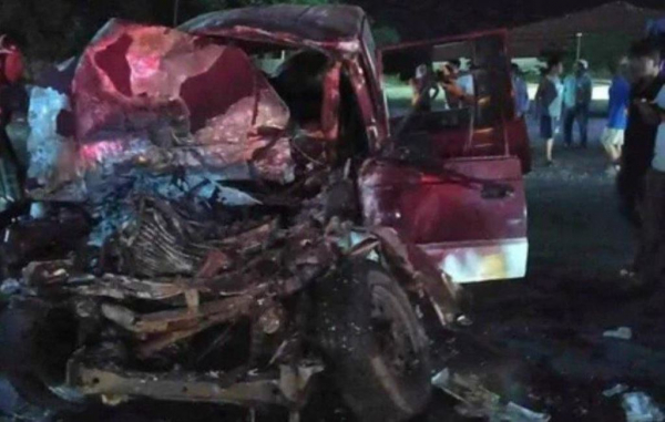ô tô con bẹp dúm dó, tài xế tử vong tại chỗ sau cú va chạm với xe khách tại đường tránh Nam Hải Vân -0