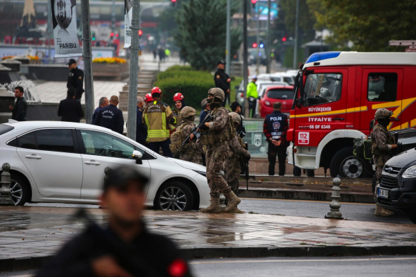 Thổ Nhĩ Kỳ bắt gần 1.000 người bị tình nghi liên quan đến vụ đánh bom liều chết  -0