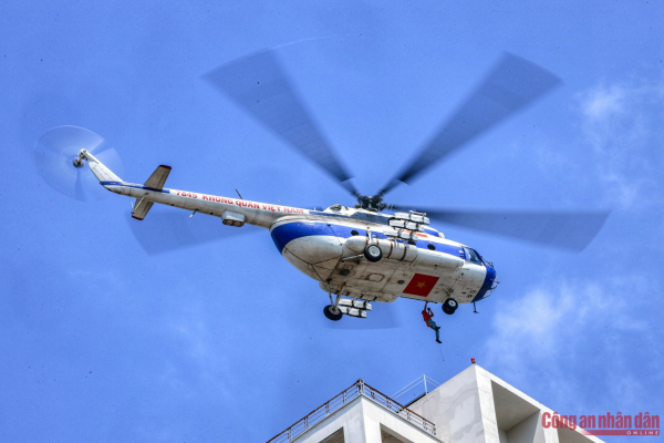 Sea, land, air forces join Quang Ninh’s largest-ever ministry-level firefighting and rescue drill -4