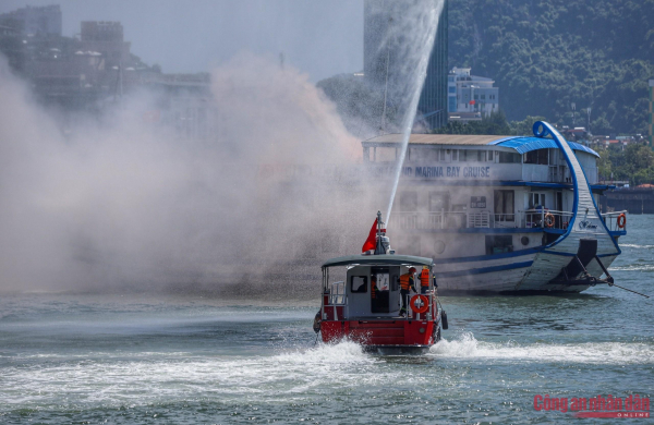 Sea, land, air forces join Quang Ninh’s largest-ever ministry-level firefighting and rescue drill -8