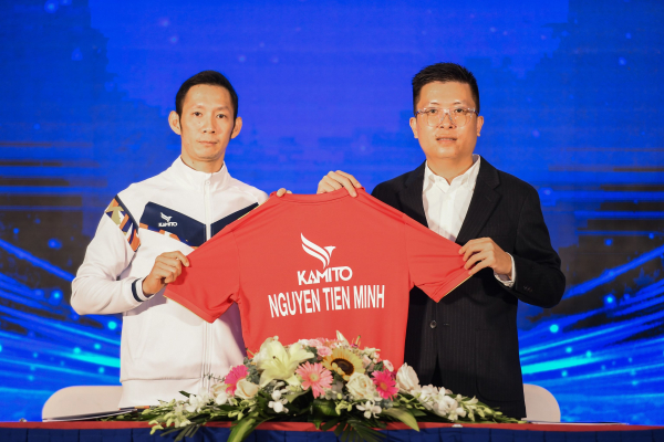 Tay vợt Nguyễn Tiến Minh cùng Kamito chắp cánh cho ước mơ trẻ em Việt Nam -1