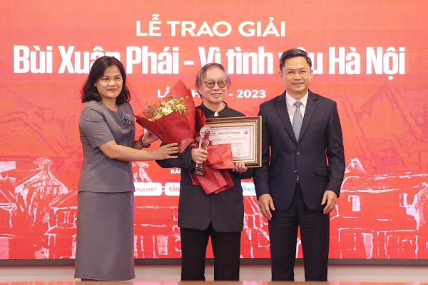 Đạo diễn Đặng Nhật Minh nhận Giải thưởng Lớn Giải thưởng Bùi Xuân Phái - Vì tình yêu Hà Nội -0